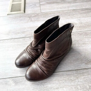 Locale Ruched Leather Wedge Ankle Boots